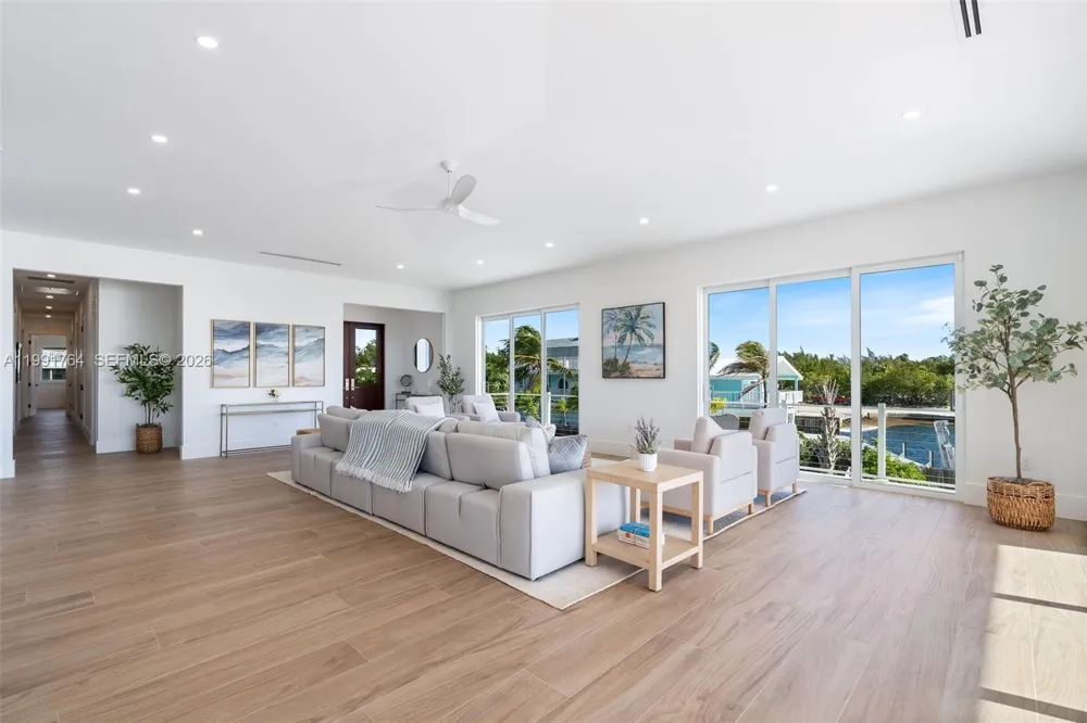 1002 Snapper Ln Key Largo, FL 33037
