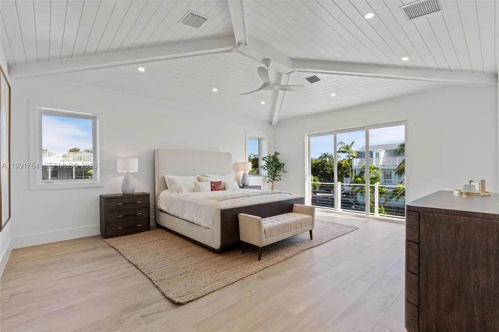 1002 Snapper Ln Key Largo, FL 33037
