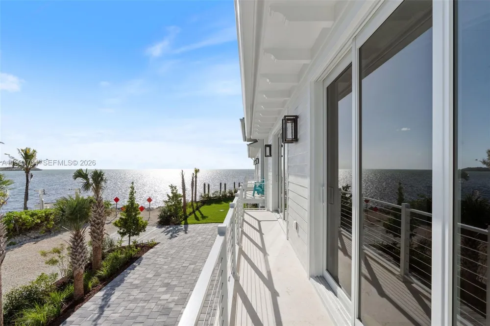 1002 Snapper Ln Key Largo, FL 33037