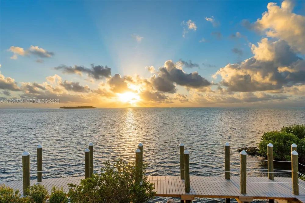 1002 Snapper Ln Key Largo, FL 33037