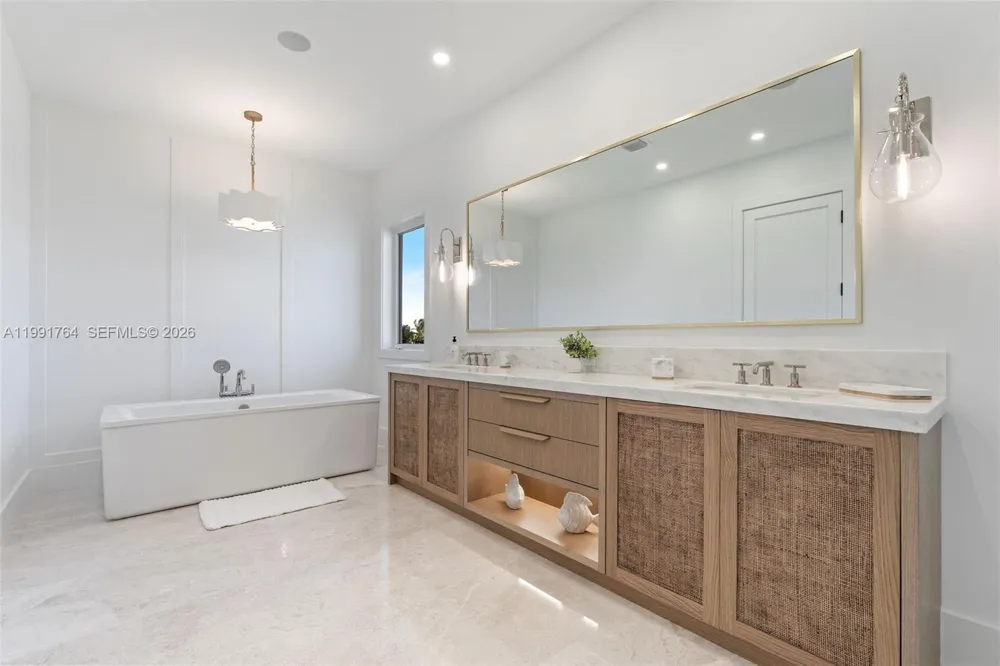 1002 Snapper Ln Key Largo, FL 33037