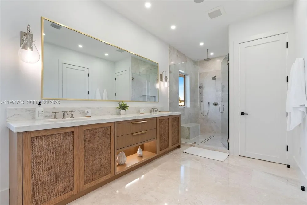 1002 Snapper Ln Key Largo, FL 33037