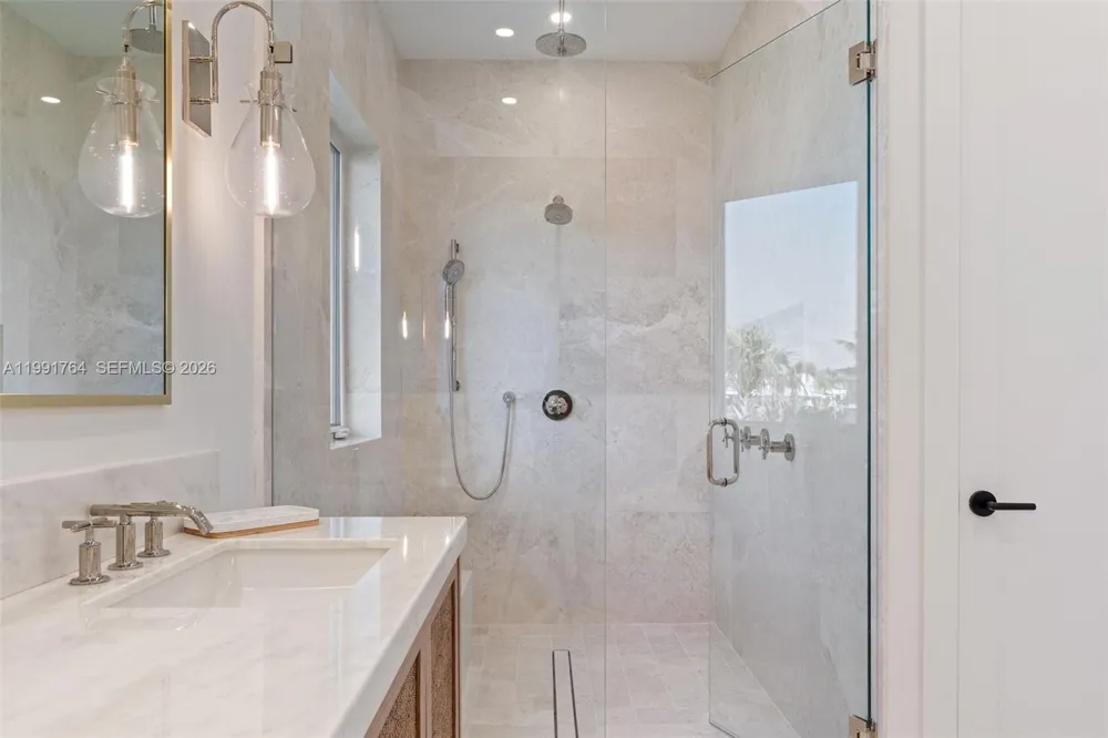 1002 Snapper Ln Key Largo, FL 33037