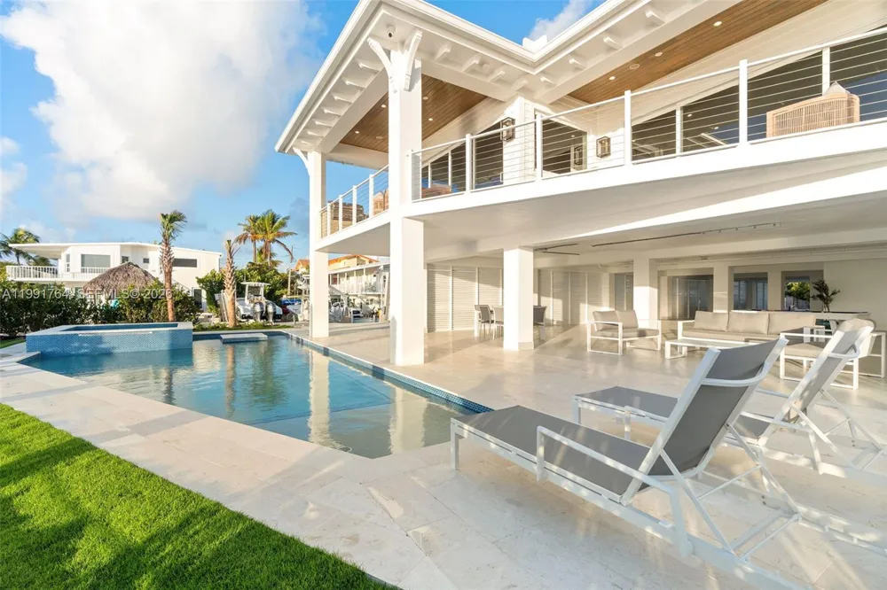 1002 Snapper Ln Key Largo, FL 33037