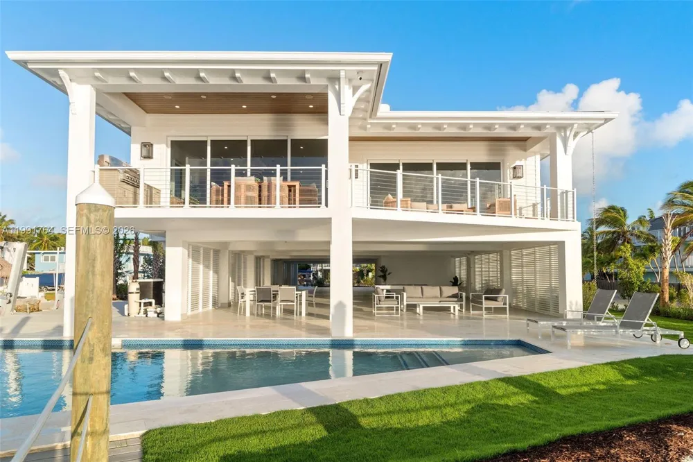 1002 Snapper Ln Key Largo, FL 33037