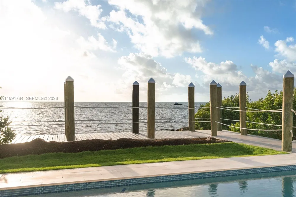 1002 Snapper Ln Key Largo, FL 33037