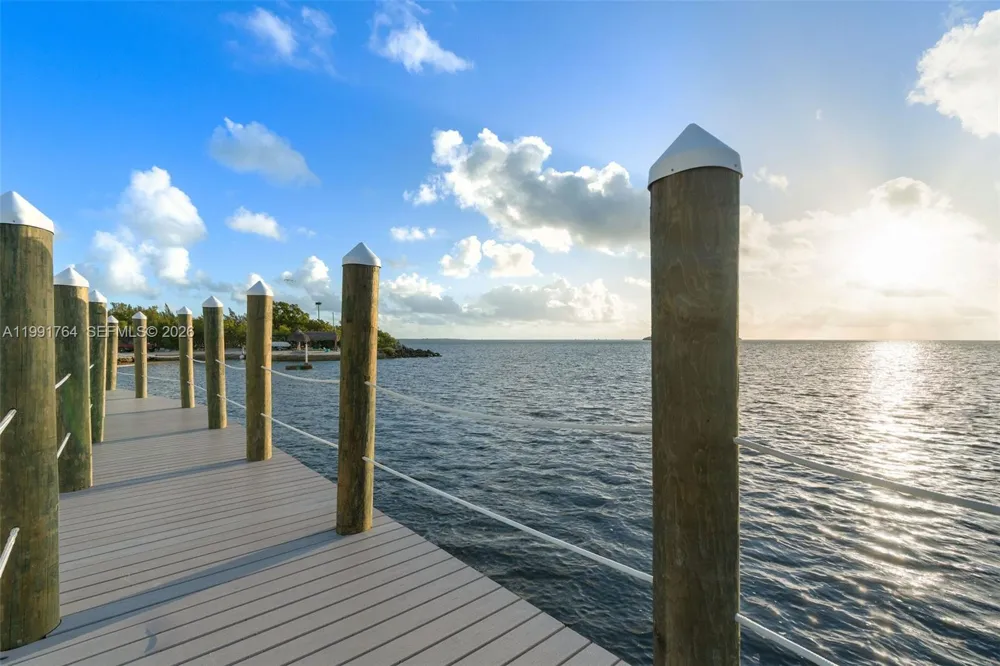 1002 Snapper Ln Key Largo, FL 33037