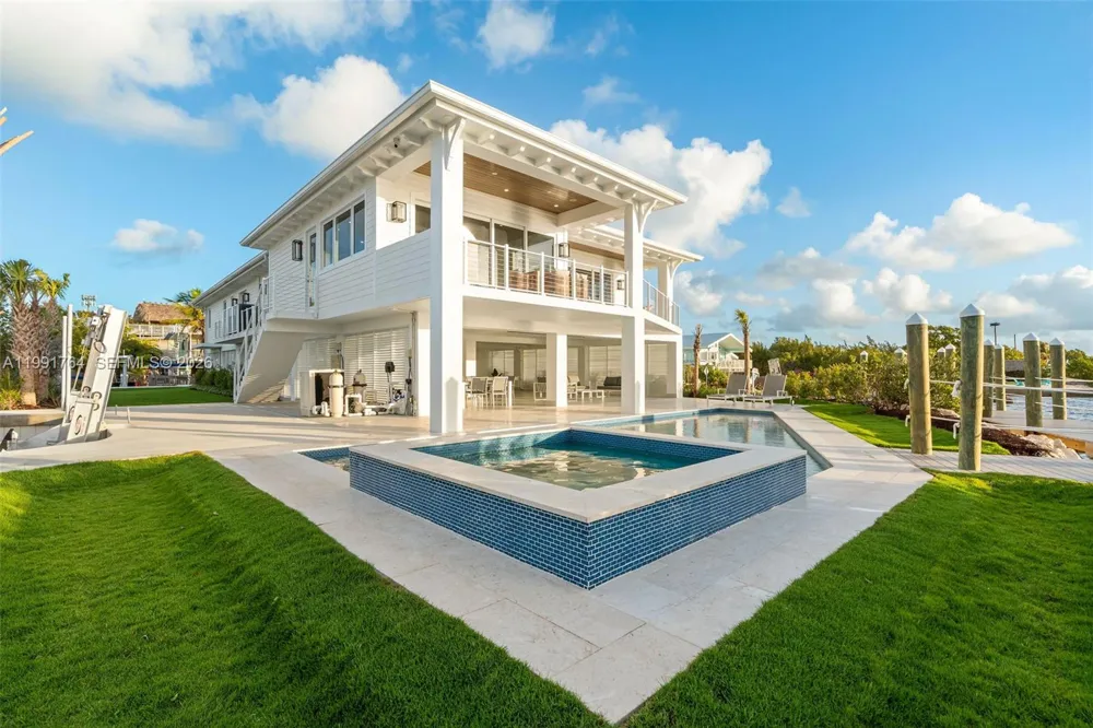 1002 Snapper Ln Key Largo, FL 33037