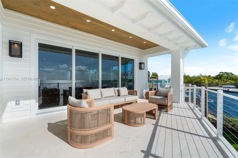 1002 Snapper Ln Key Largo, FL 33037