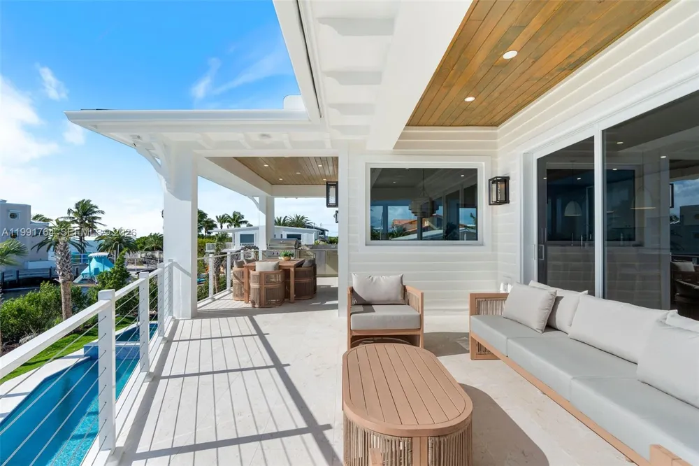 1002 Snapper Ln Key Largo, FL 33037