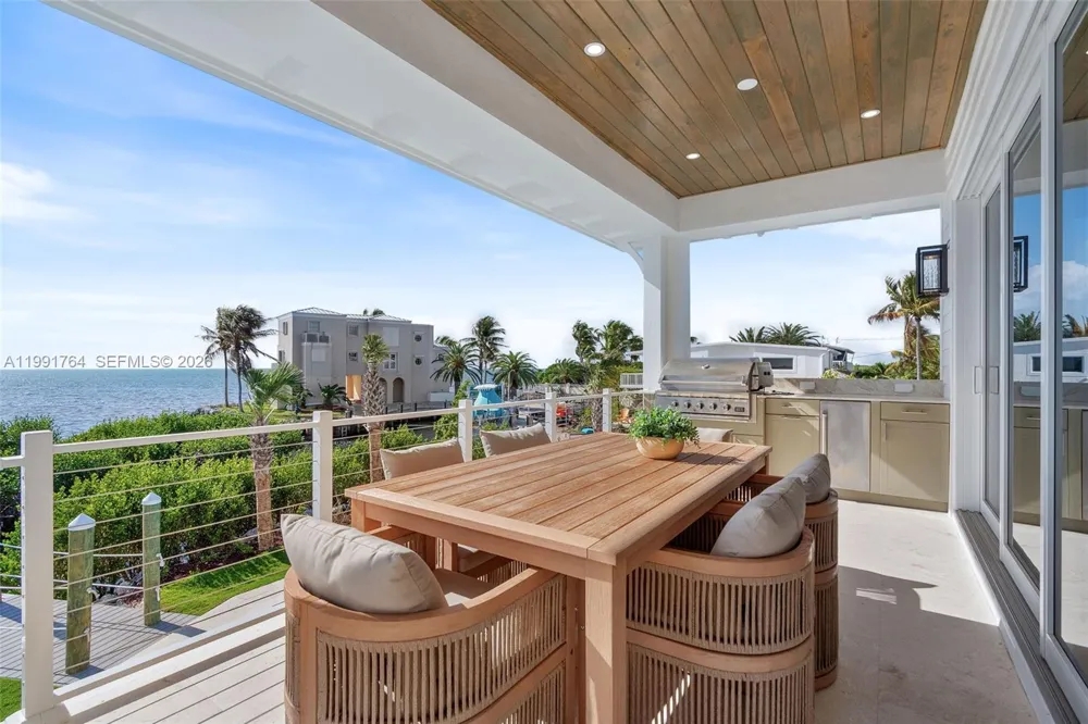 1002 Snapper Ln Key Largo, FL 33037