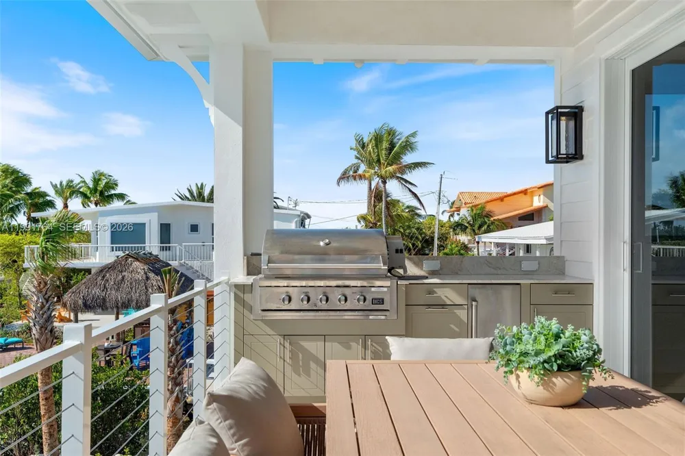 1002 Snapper Ln Key Largo, FL 33037