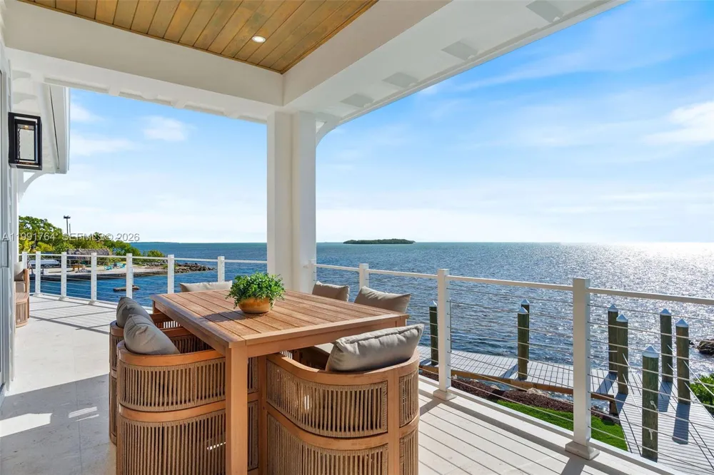 1002 Snapper Ln Key Largo, FL 33037