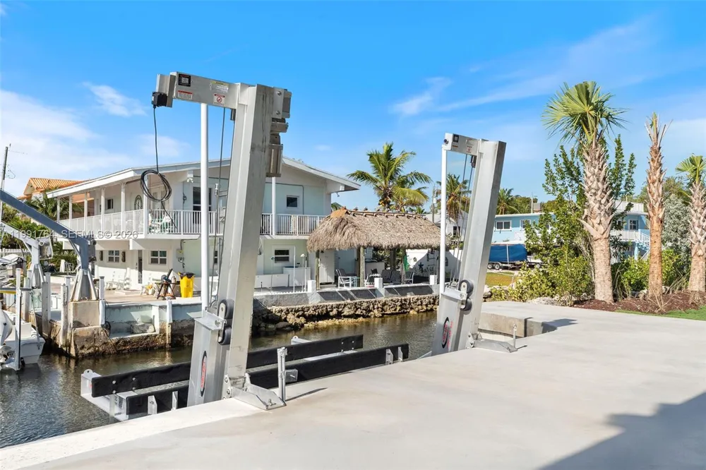 1002 Snapper Ln Key Largo, FL 33037