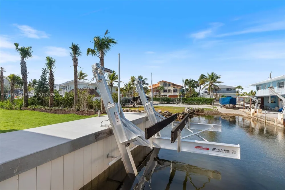 1002 Snapper Ln Key Largo, FL 33037