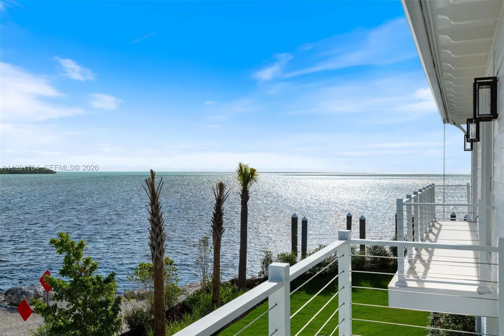 1002 Snapper Ln Key Largo, FL 33037