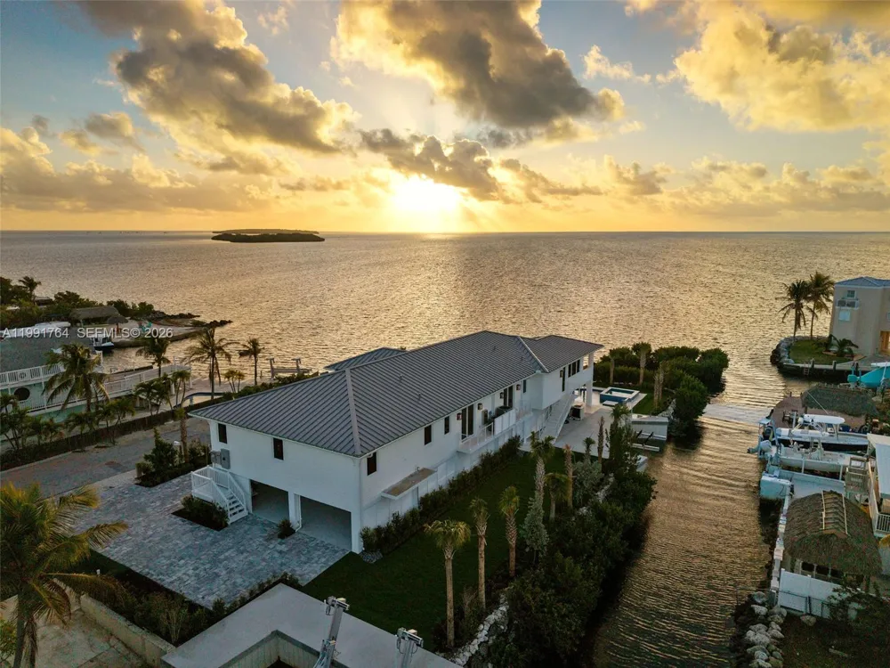 1002 Snapper Ln Key Largo, FL 33037