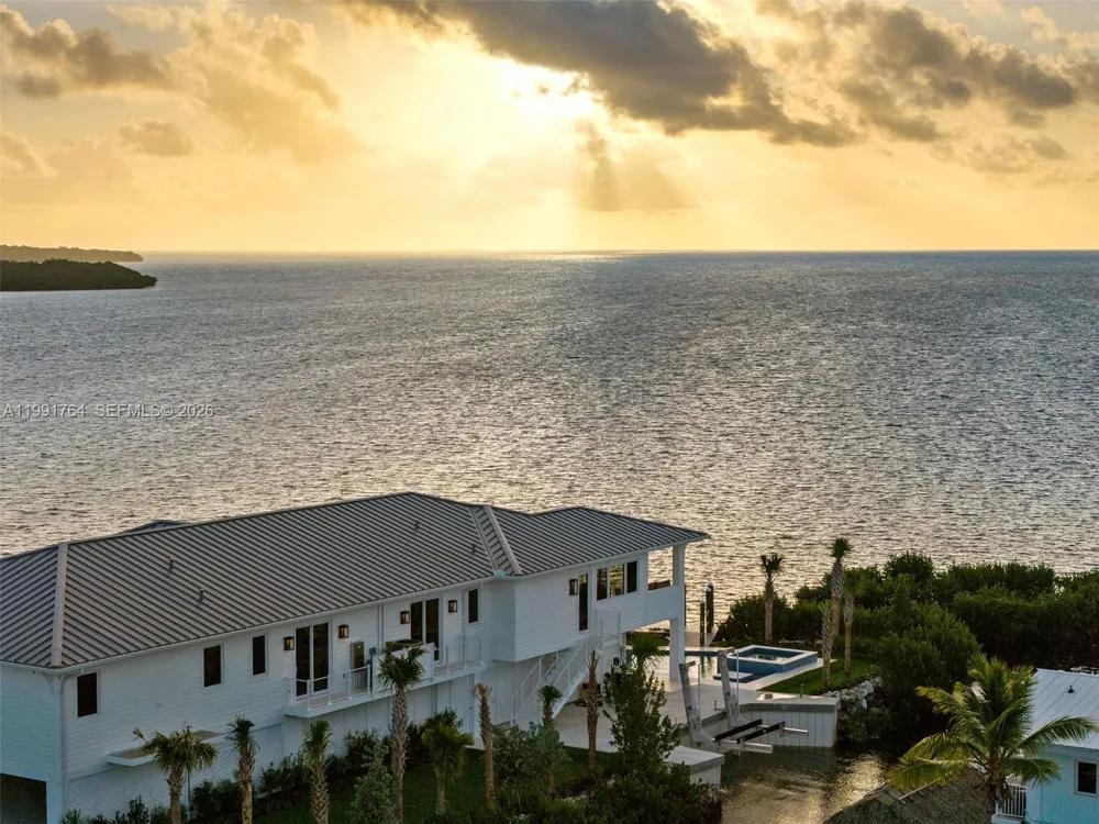 1002 Snapper Ln Key Largo, FL 33037