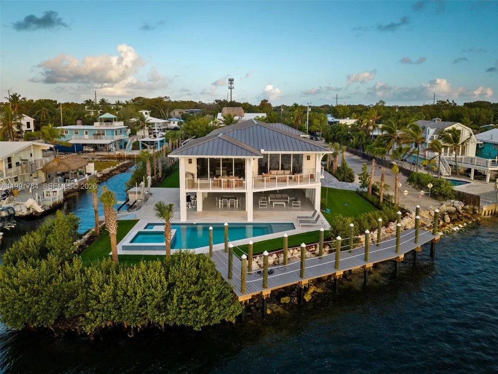 1002 Snapper Ln Key Largo, FL 33037