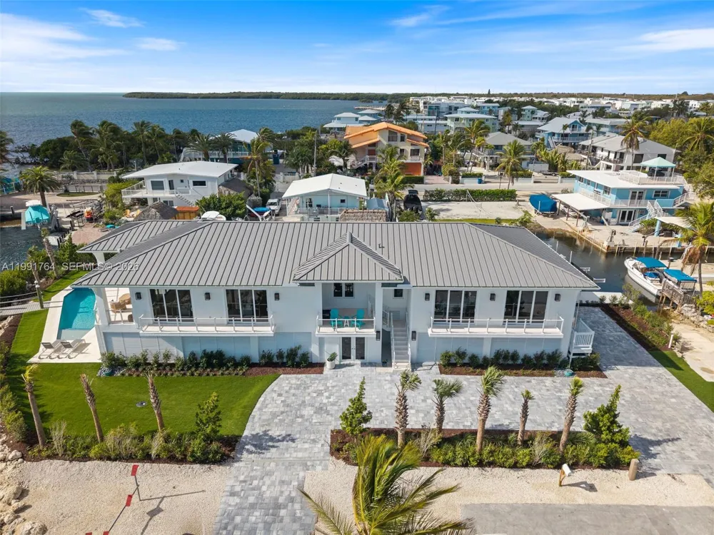 1002 Snapper Ln Key Largo, FL 33037