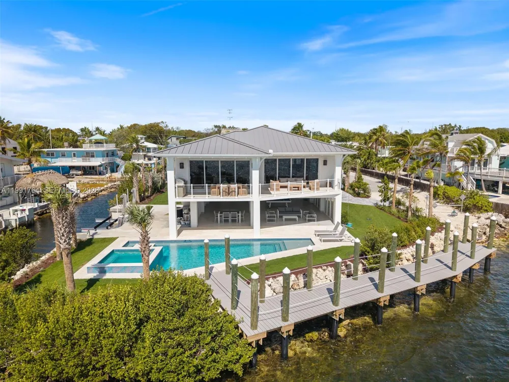 1002 Snapper Ln Key Largo, FL 33037