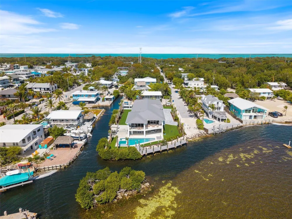 1002 Snapper Ln Key Largo, FL 33037