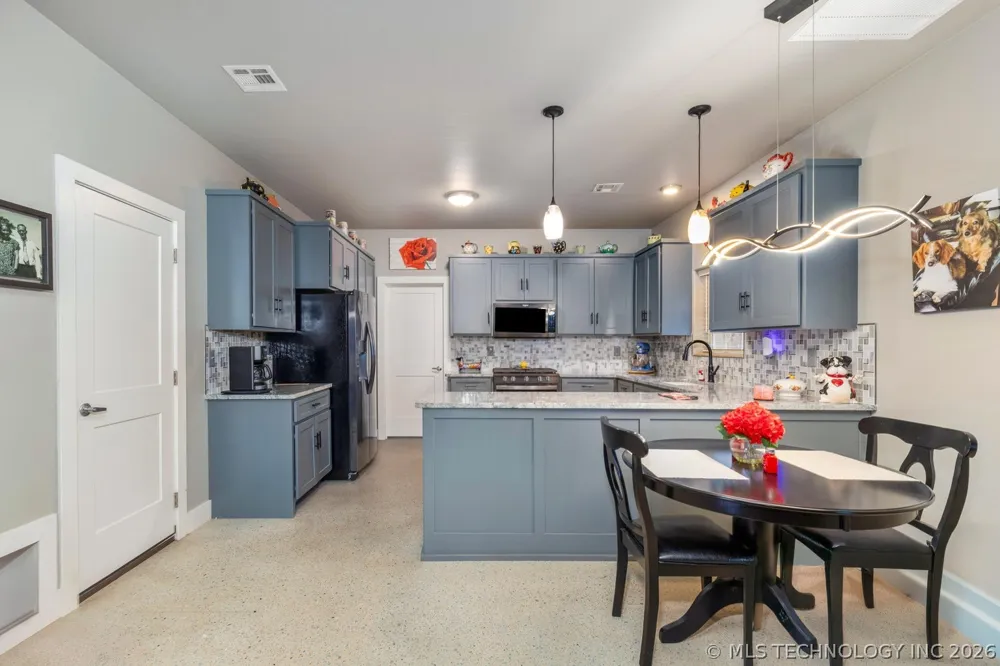 24936 S 611 ROAD Grove, OK 74344