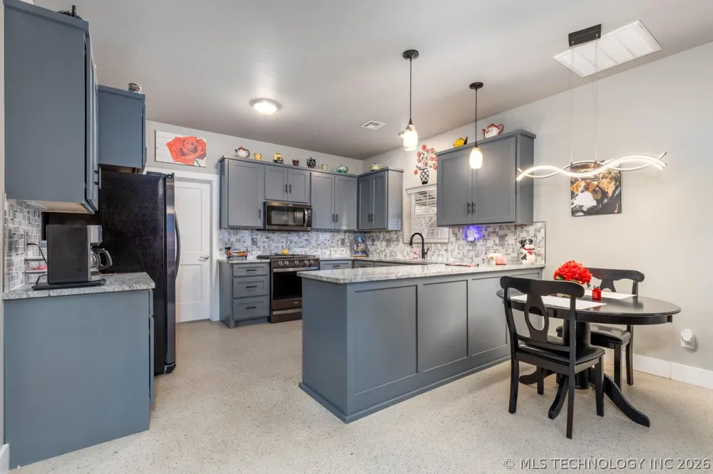 24936 S 611 ROAD Grove, OK 74344