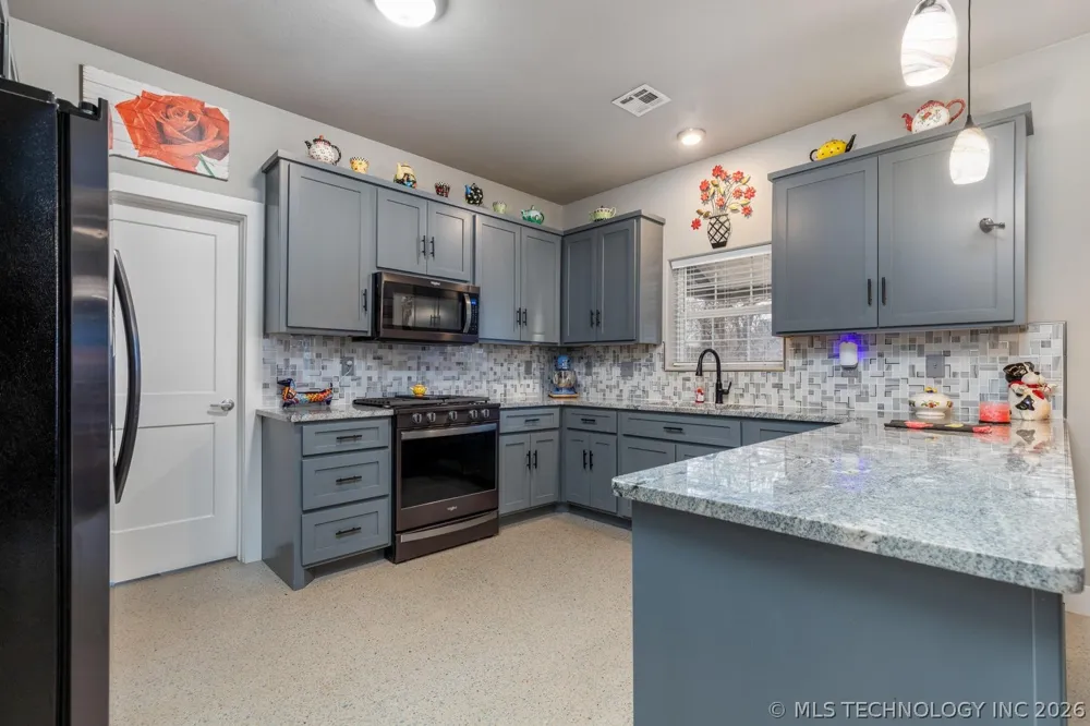 24936 S 611 ROAD Grove, OK 74344