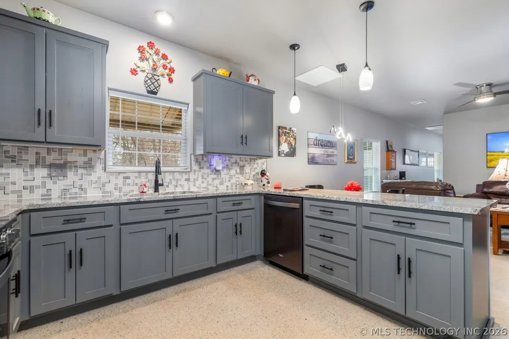 24936 S 611 ROAD Grove, OK 74344