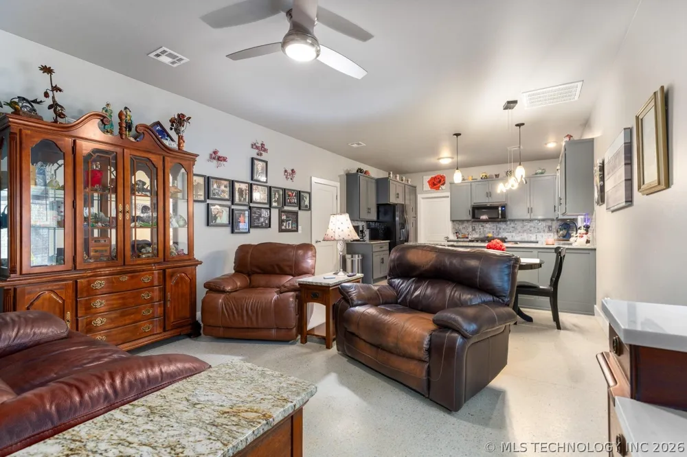 24936 S 611 ROAD Grove, OK 74344