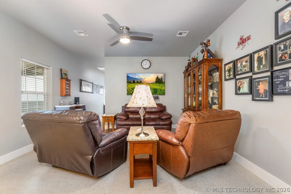 24936 S 611 ROAD Grove, OK 74344
