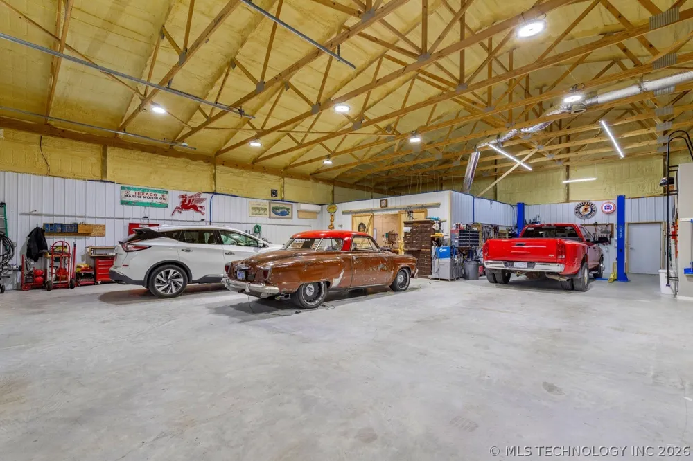 24936 S 611 ROAD Grove, OK 74344