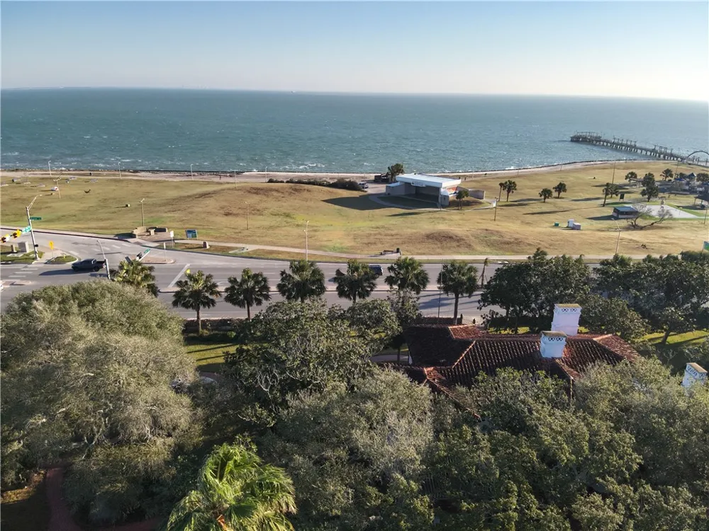 1717 Ocean Drive Corpus Christi, TX 78404