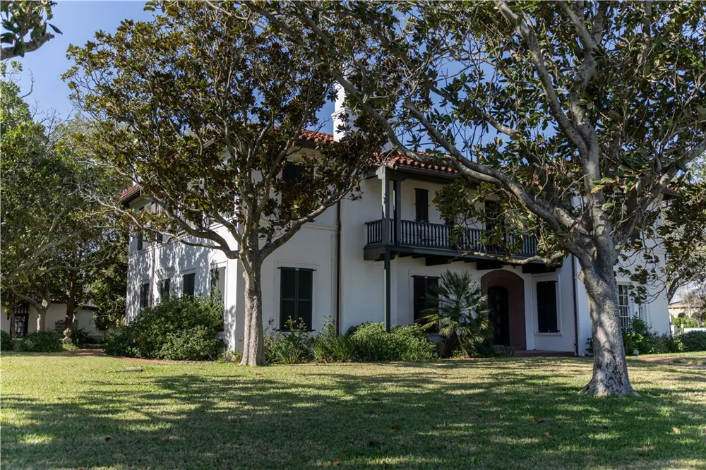 1717 Ocean Drive Corpus Christi, TX 78404