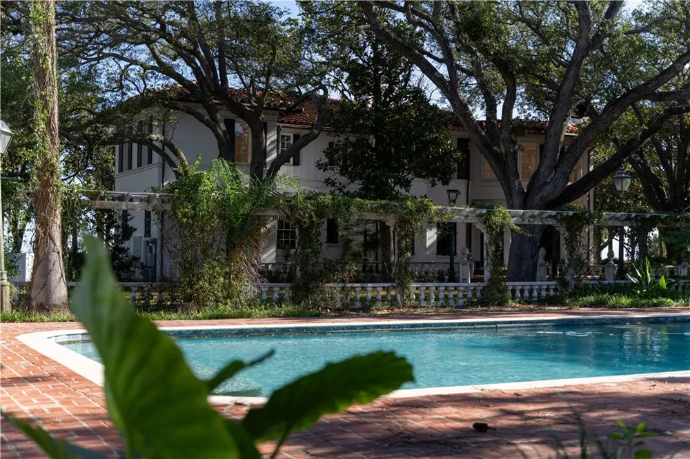 1717 Ocean Drive Corpus Christi, TX 78404