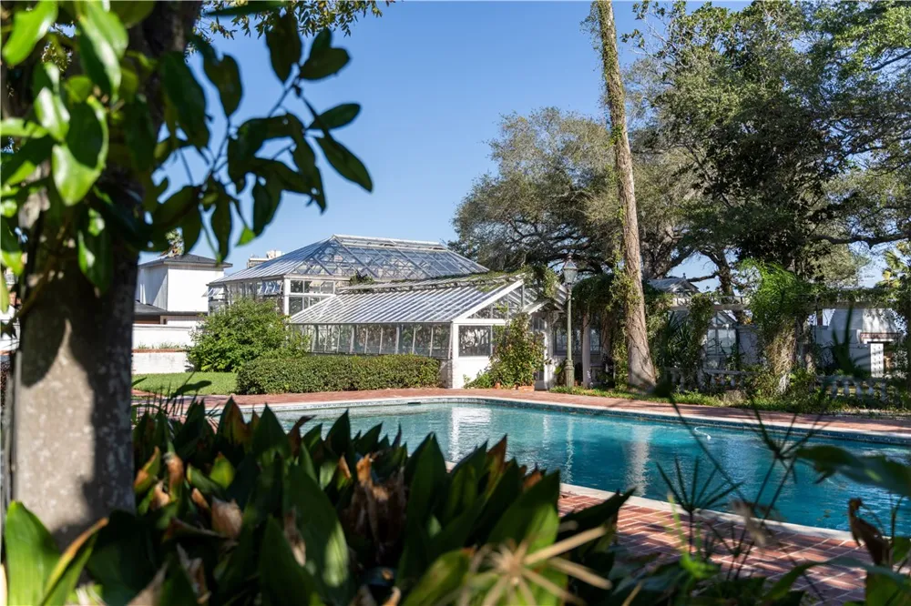1717 Ocean Drive Corpus Christi, TX 78404
