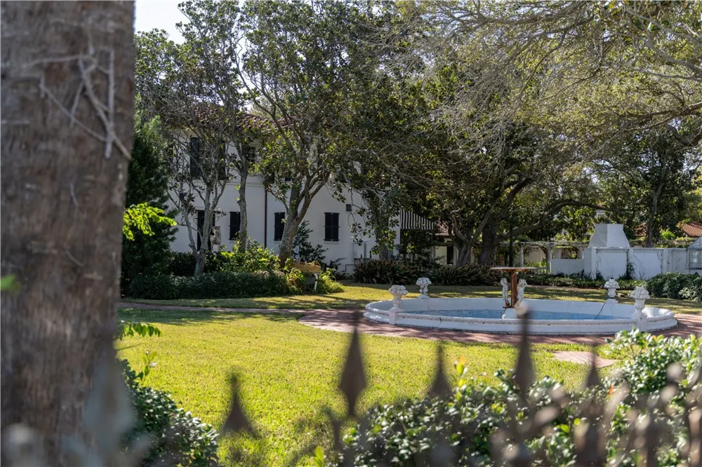 1717 Ocean Drive Corpus Christi, TX 78404