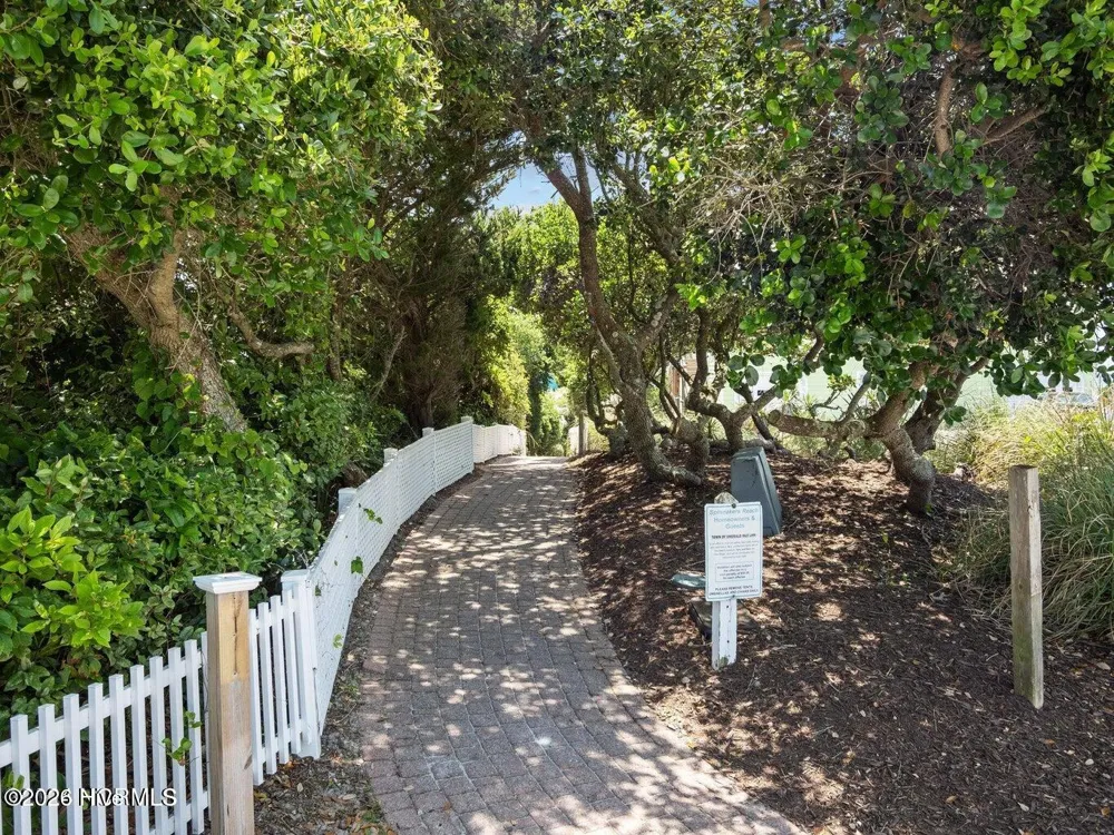 302 Governor Safford Lane Emerald Isle, NC 28594