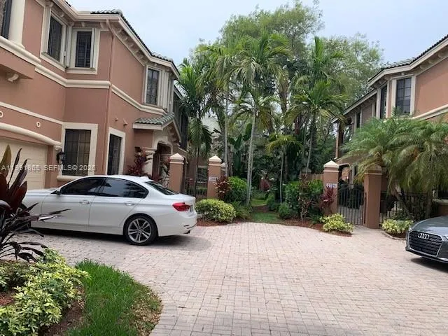 2800 Kinsington Cir Weston, FL 33332