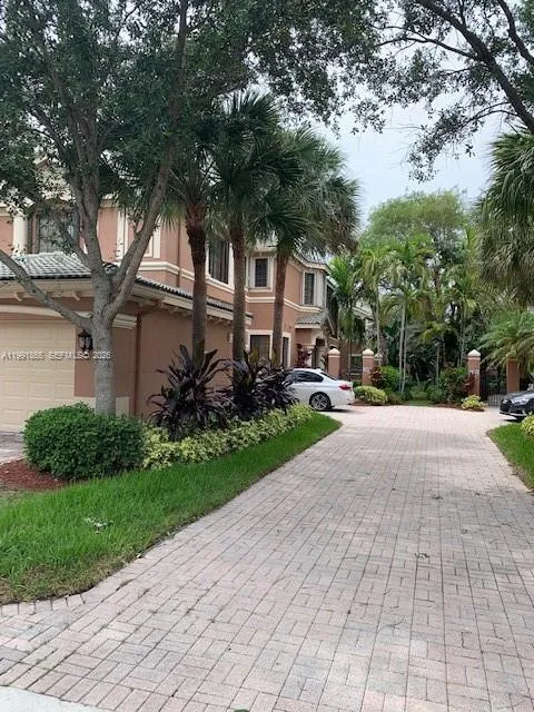 2800 Kinsington Cir Weston, FL 33332