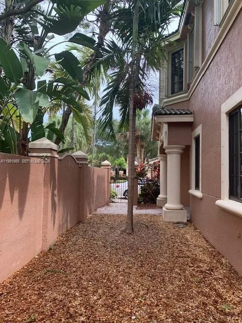 2800 Kinsington Cir Weston, FL 33332