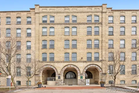 940 Monroe Avenue NW #545