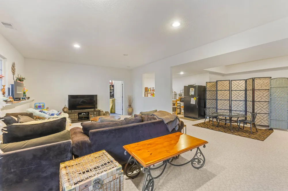 3317 Danglwood Court Fruitport Charter Township, MI 49444