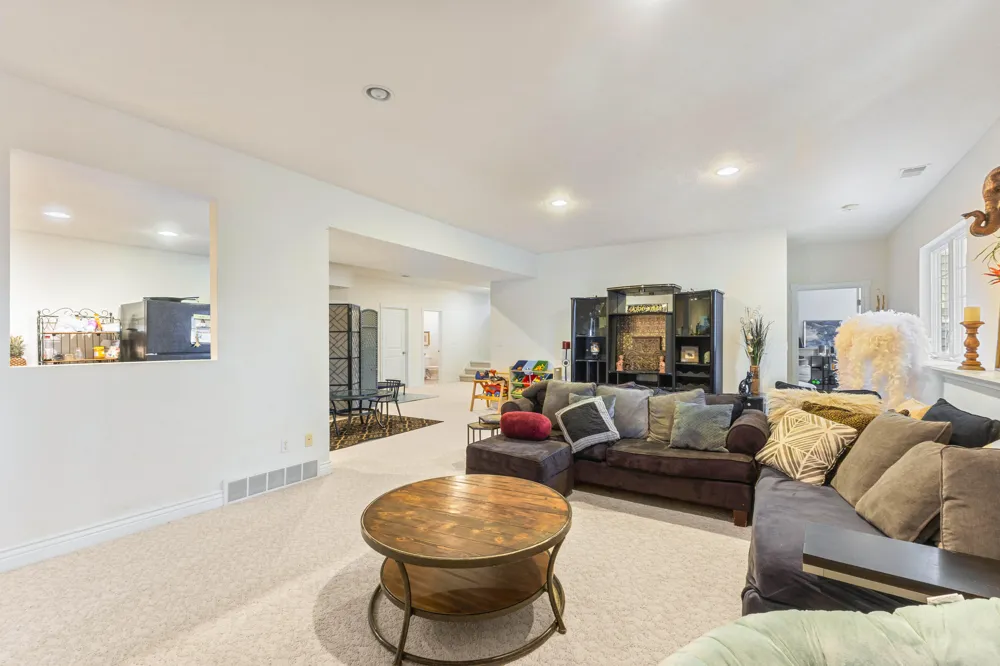 3317 Danglwood Court Fruitport Charter Township, MI 49444