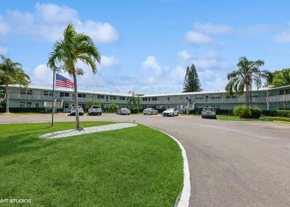 133 BERKSHIRE #133 West Palm Beach, FL 33417