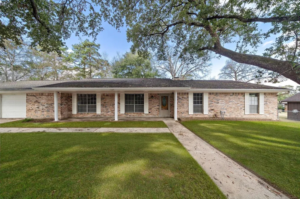 1104 Hillcrest Drive Conroe, TX 77301