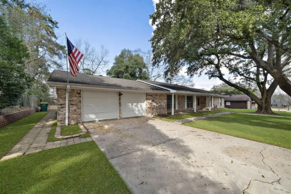 1104 Hillcrest Drive Conroe, TX 77301
