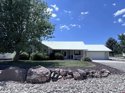 950 SE Deer Creek Drive