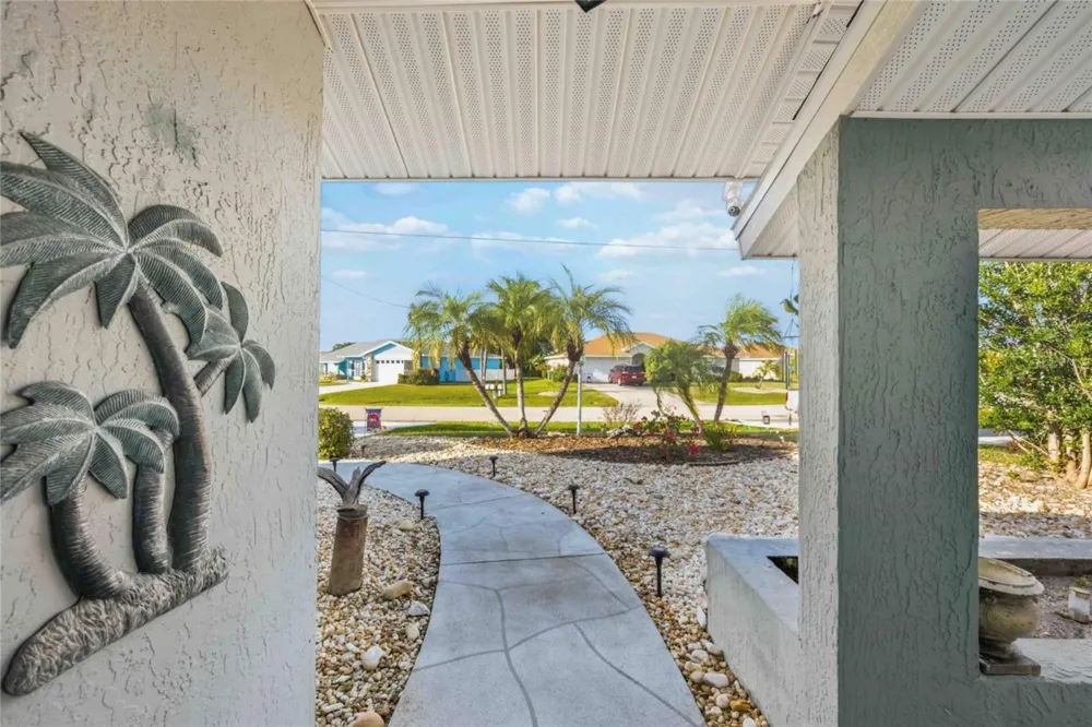 36 BUNKER CIRCLE Rotonda West, FL 33947